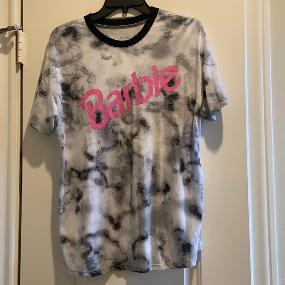 Large gray/white Barbie tee